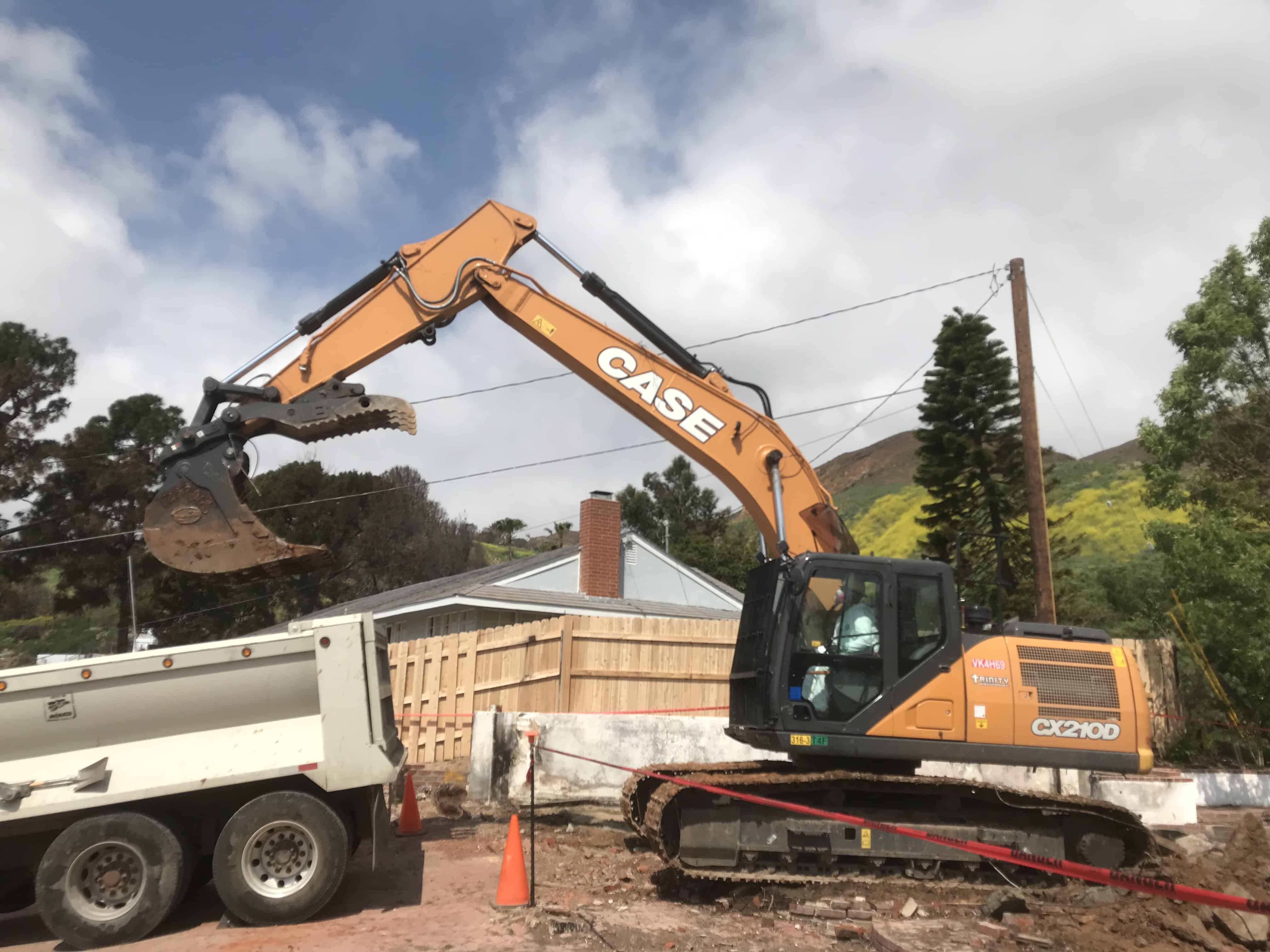 More than 700 Properties Cleared of Woolsey, Hill Fire Debris