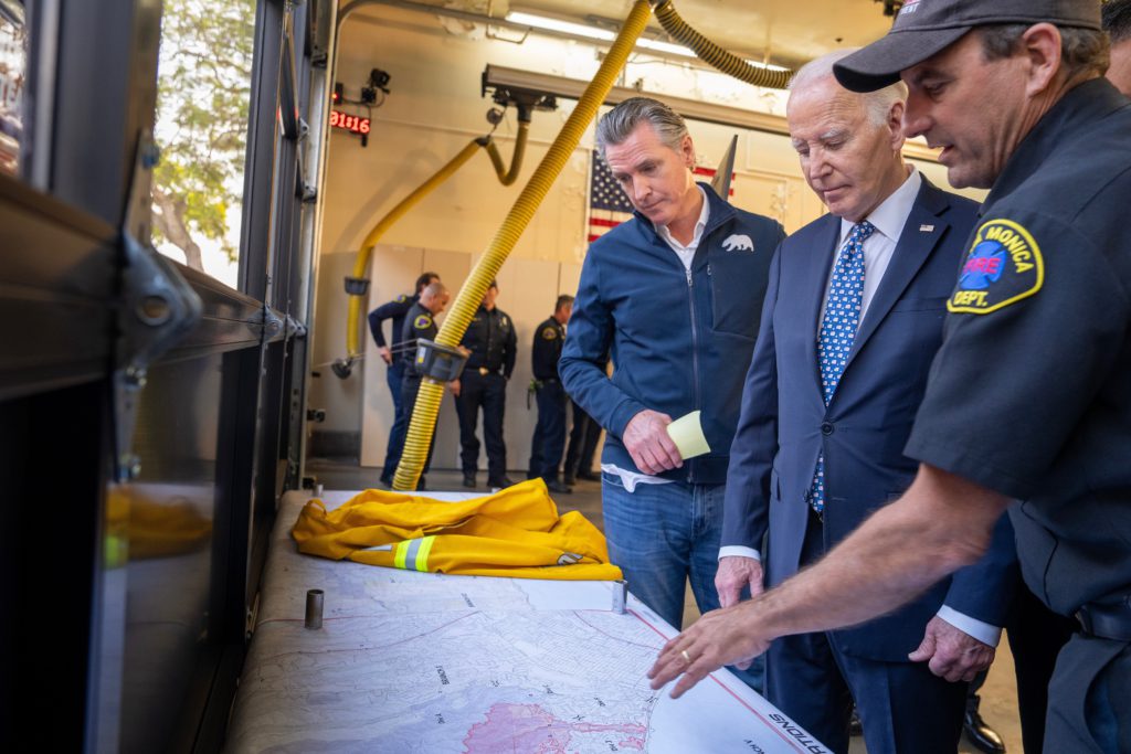 Governor Gavin Newsom and President Joe Biden talking to Santa Monica Fire Chief in Los Angeles